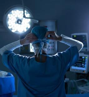 Surgeon in the theatre getting ready for an operation
