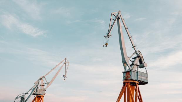 Construction and engineering cranes
