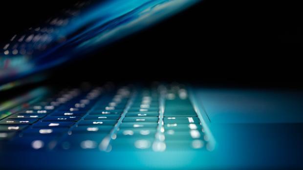 laptop-in-dark